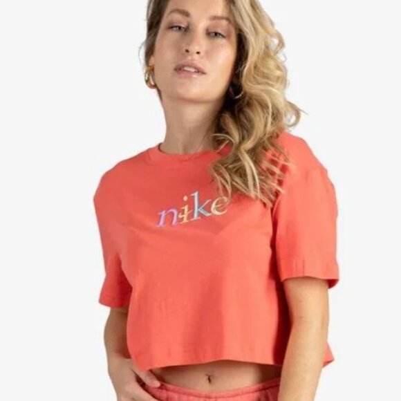 Nike Tops - Nike Women's Crop Top